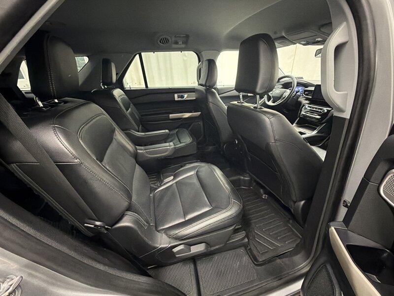 Used 2021 Ford Explorer Limited w/ Equipment Group 301A AWD/4WD image 12