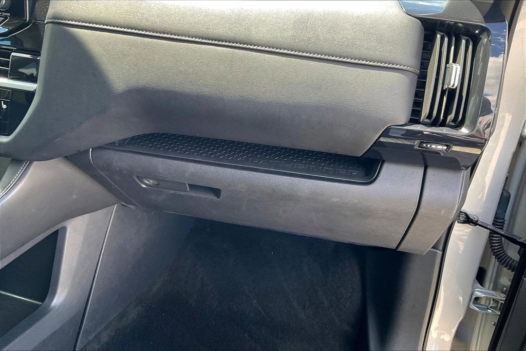 Used 2025 Nissan Pathfinder SV FWD image 26