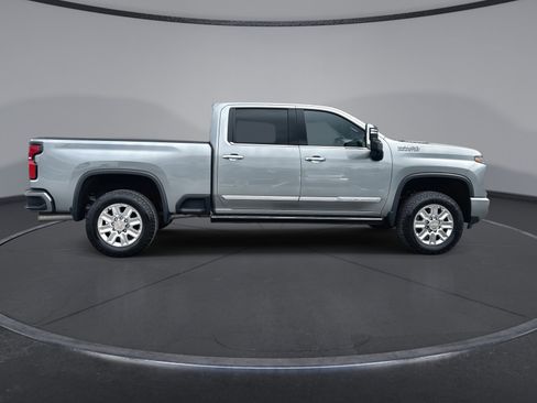 Used 2025 Chevrolet Silverado 3500 High Country w/ High Country Premium Package image 9