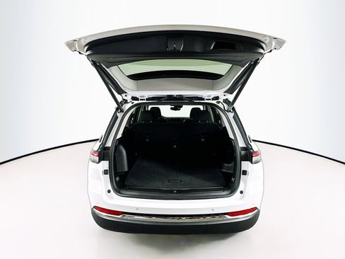 Used 2023 Jeep Grand Cherokee Laredo w/ Luxury Tech Group I image 29