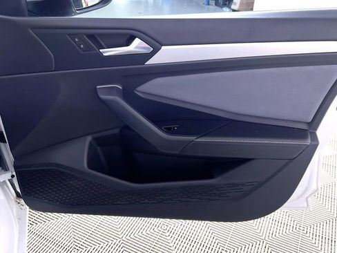 Used 2025 Volkswagen Jetta SE w/ Sunroof Package image 30