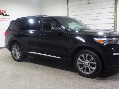 Used 2022 Ford Explorer XLT w/ Equipment Group 202A AWD/4WD image 5