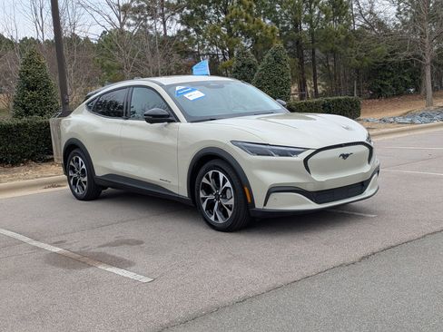 Certified 2025 Ford Mustang Mach-E Select w/ Comfort Package Lite image 1