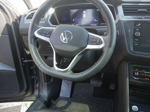 Used 2023 Volkswagen Tiguan SE w/ Panoramic Sunroof Package AWD/4WD image 32