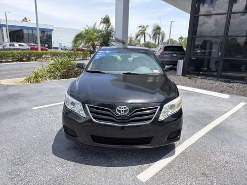 Used 2010 Toyota Camry LE FWD image 3