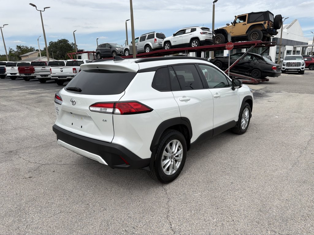 Used 2025 Toyota Corolla Cross LE FWD image 4