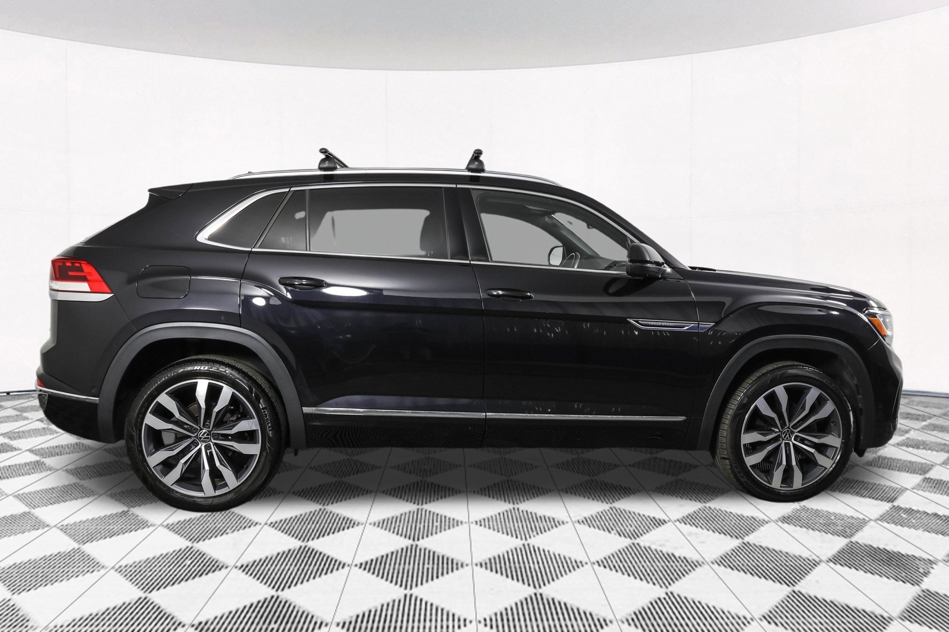 Used 2022 Volkswagen Atlas Cross Sport SEL Premium R-Line AWD/4WD image 12