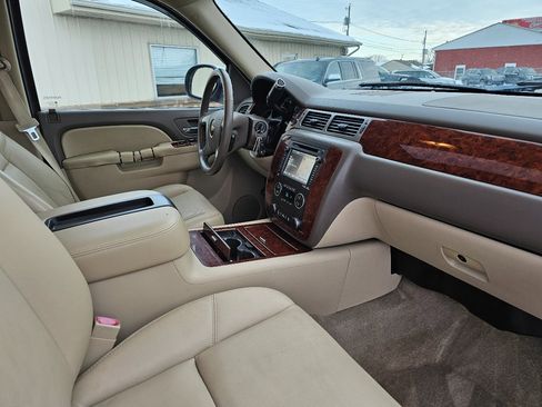 Used 2013 Chevrolet Avalanche LTZ image 17