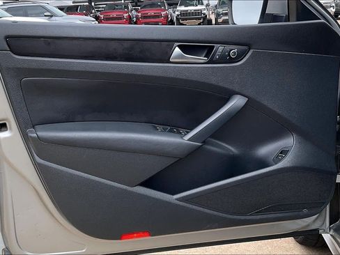 Used 2014 Volkswagen Passat 1.8T SEL Premium image 20