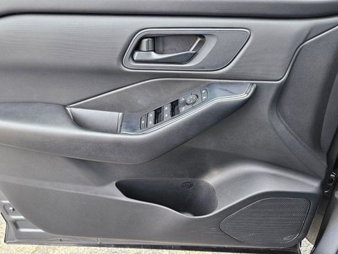 Used 2024 Nissan Rogue S image 26