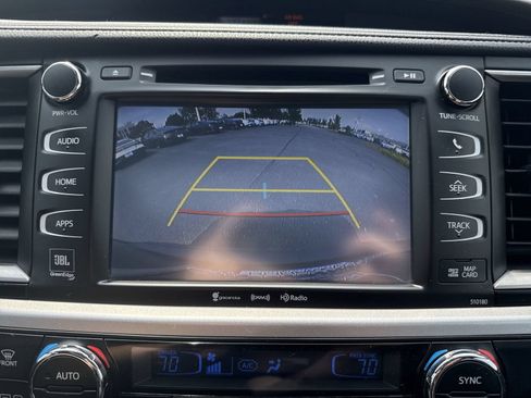 Used 2018 Toyota Highlander Limited AWD/4WD image 18
