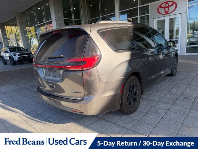 Used 2022 Chrysler Pacifica Touring-L w/ Uconnect Theater Family Group FWD image 10