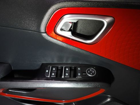 Used 2024 Kia Soul GT-Line FWD image 8