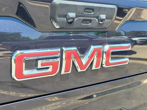 Used 2024 GMC Sierra 1500 AT4 w/ Technology Package AWD/4WD image 17