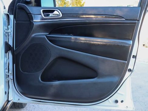 Used 2017 Jeep Grand Cherokee Limited image 9