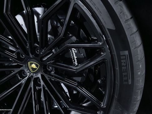 New 2025 Lamborghini Urus SE image 7