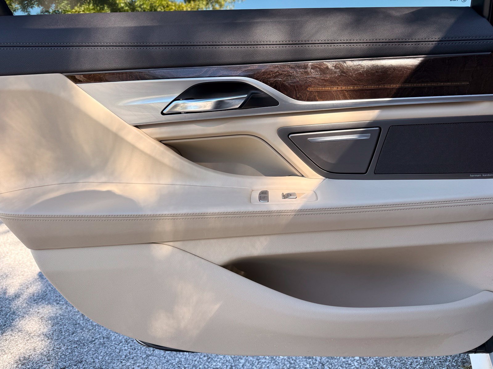 Used 2018 BMW 750i RWD image 46