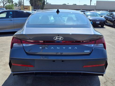 New 2026 Hyundai Elantra Hybrid FWD image 5