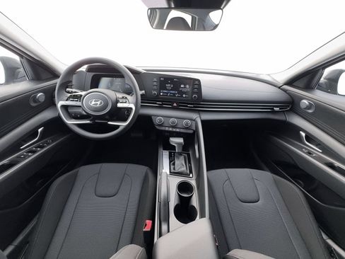 New 2026 Hyundai Elantra SE FWD image 13