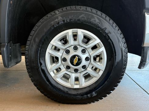 Used 2022 Chevrolet Silverado 2500 LT w/ Convenience Package AWD/4WD image 11