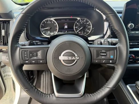 Used 2024 Nissan Pathfinder SV FWD image 11
