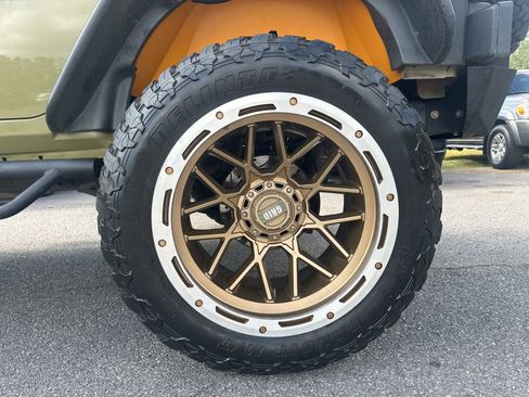 Used 2013 Jeep Wrangler Unlimited Rubicon w/ Dual Top Group image 7