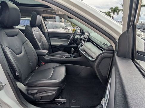 Used 2022 Jeep Compass Latitude w/ Sun and Sound Group image 18