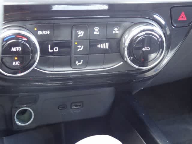 Used 2025 Chevrolet Trax LT FWD image 25