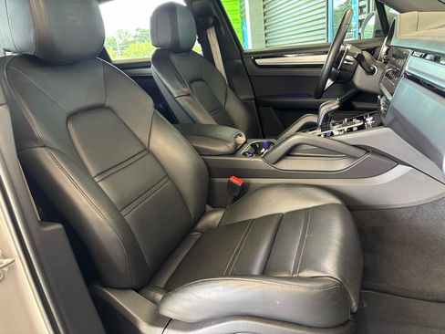 Used 2023 Porsche Cayenne AWD/4WD image 21