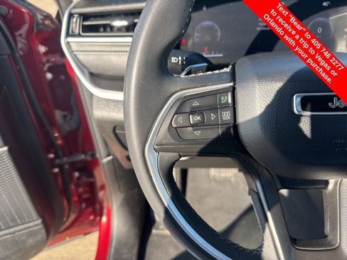 Used 2023 Jeep Grand Cherokee L Laredo image 18