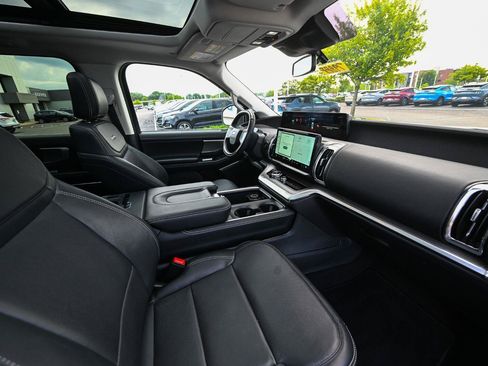 Used 2025 Ford Expedition Max Platinum AWD/4WD image 25