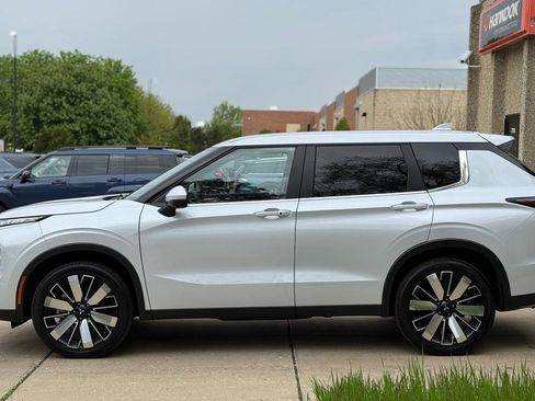 Used 2025 Mitsubishi Outlander SE AWD/4WD image 4