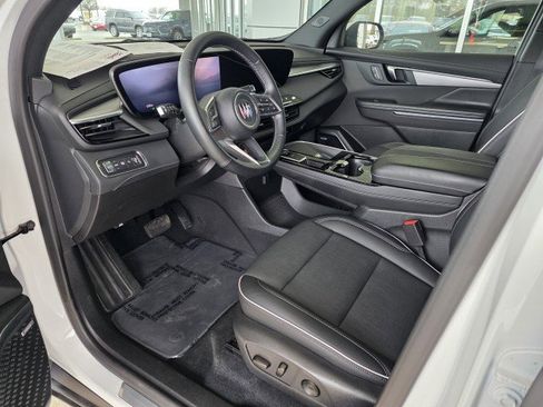 Used 2025 Buick Enclave Preferred image 2