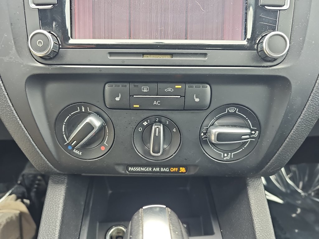 Used 2011 Volkswagen Jetta SE FWD image 21