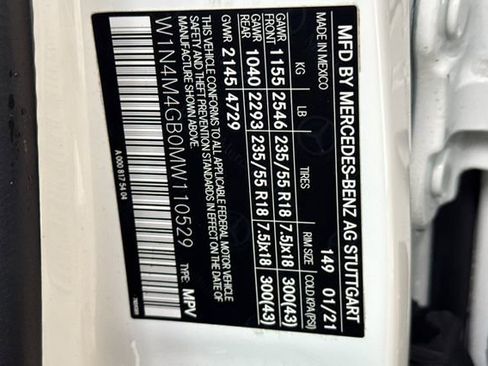 Used 2021 Mercedes-Benz GLB 250 w/ Premium Package image 36