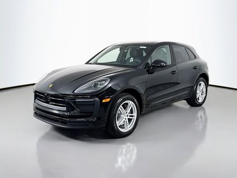 Certified 2025 Porsche Macan image 1