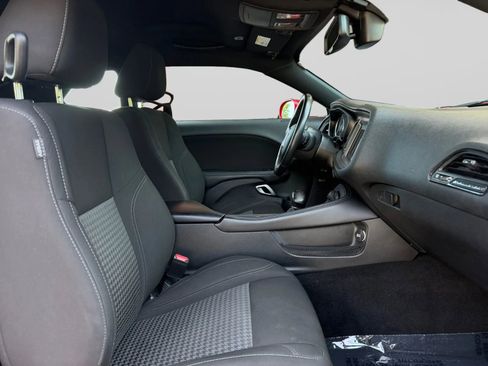Used 2023 Dodge Challenger SXT RWD image 32