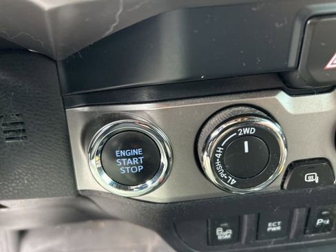 Used 2019 Toyota Tacoma Limited image 18