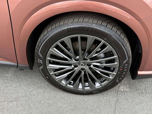 Used 2025 Lexus RX 450h Luxury w/ Convenience Package image 7