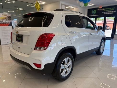 Used 2019 Chevrolet Trax LT w/ LT Convenience Package AWD/4WD image 12
