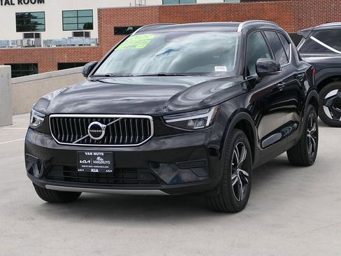 Used 2025 Volvo XC40 B5 Core AWD/4WD image 7