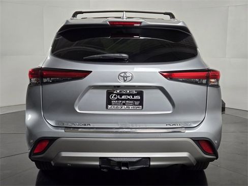 Used 2021 Toyota Highlander Platinum image 5