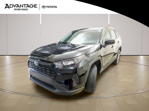 Used 2022 Toyota RAV4 LE AWD/4WD image 4
