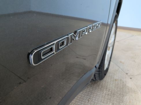 Used 2019 Jeep Compass Latitude w/ Cold Weather Group AWD/4WD image 32