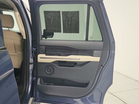 Used 2022 Ford Expedition Max Platinum RWD image 26