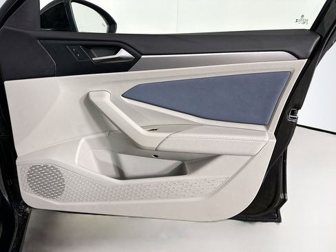 Used 2025 Volkswagen Jetta SE image 30