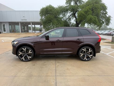 Used 2026 Volvo XC60 T8 Ultra w/ Protection Package Premier AWD/4WD image 3