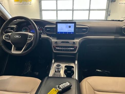 Used 2023 Ford Explorer XLT w/ Equipment Group 202A image 8