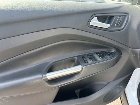 Used 2018 Ford Escape SE FWD image 15