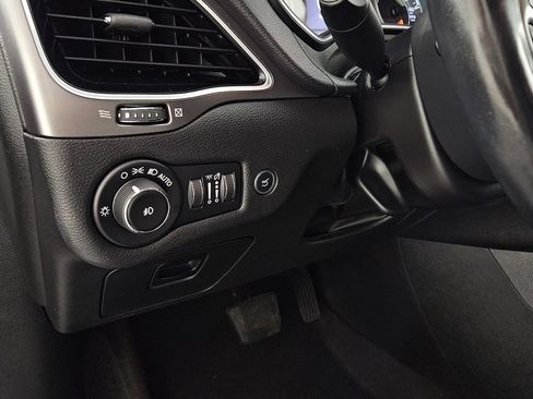 Used 2019 Jeep Cherokee Limited FWD image 21